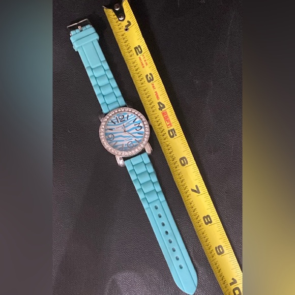 American Exchange Teal silicon band zebra pattern face pattern watch -used - Picture 9 of 9